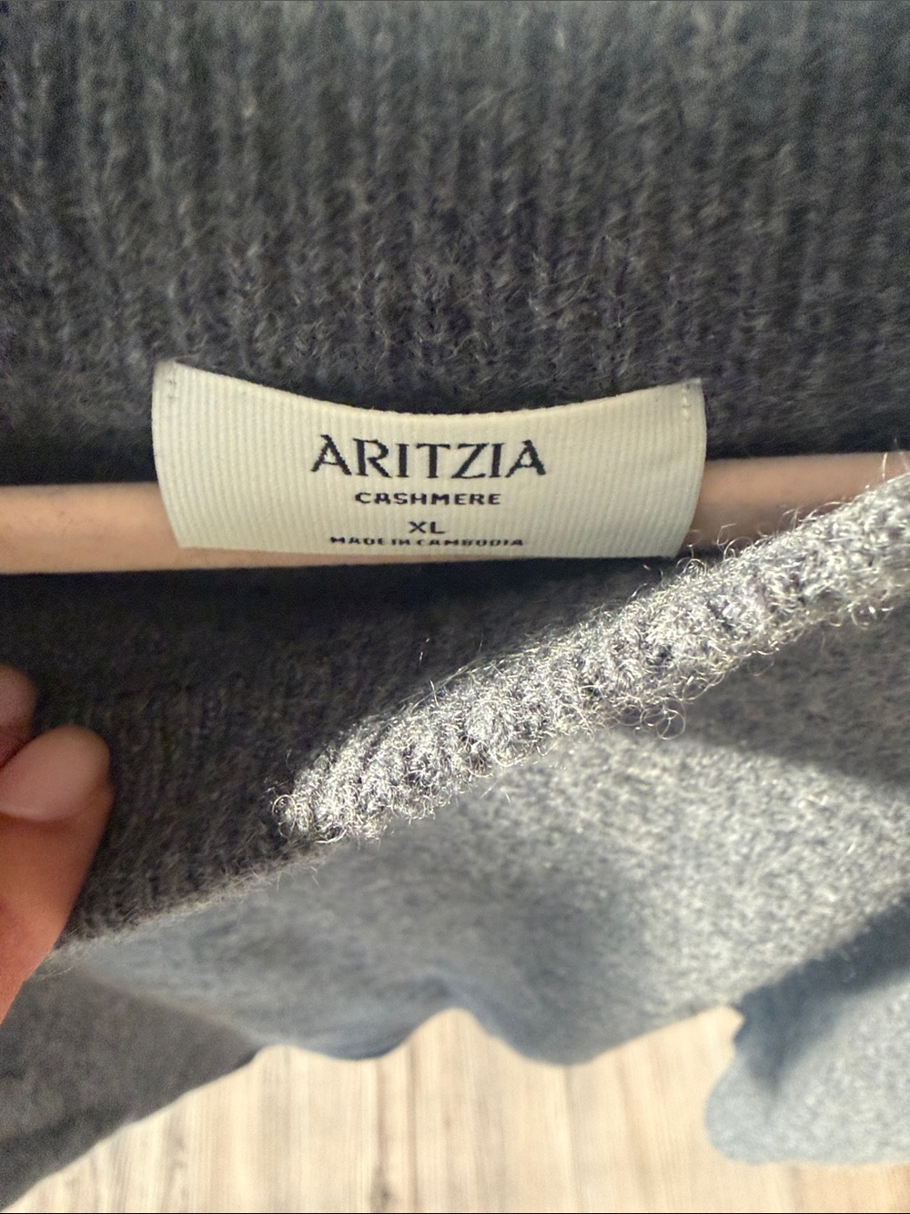 Aritzia cashmere sweater - Picture 5 of 5